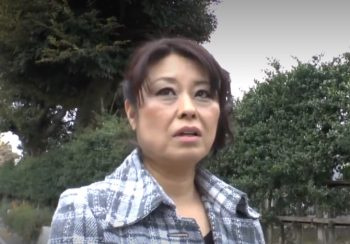 【素人熟女】そこら辺にいそうなおばさんにエロマッサージを受けてもらうエロ動画！電マで性感帯を探す！の画像