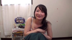 【素人熟女】35歳のHカップ巨乳のデカパイ美魔女おばさんが大学生の自宅に一泊したエロ動画！我慢できずにセックス！の画像