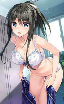 【二次】男なら一度は中に侵入してじっくり眺めてみたいロッカールームの着替えエロ画像の画像
