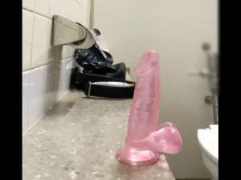 公衆トイレの個室の壁にディルド固定しアナルオナニー！そのディルドに精液ぶっかけ射精する変態野郎の画像