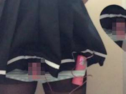 ミニスカタイツの女装子男の娘、公衆トイレでコンドームにローター入れてノーハンド射精オナニー！の画像