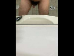 アナルに電動ディルド挿入して公衆便所で全裸オナニーする露出狂変態おやじ！もう手洗いできない！の画像