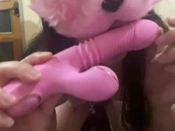 ぽっちゃり人妻の性欲事情！パイパンオマンコに指入れクチュクチュ！バイブズポズポで喘ぎ逝くの画像