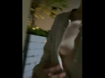 ノーブラにワイシャツ羽織っただけでスマホ自撮りしながら夜道を徘徊！途中おっぱい晒す露出狂痴女の画像