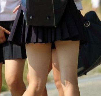 通学中のJKを激写の画像
