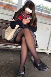 【画像】妙にエロい黒タイツの女子高生の画像