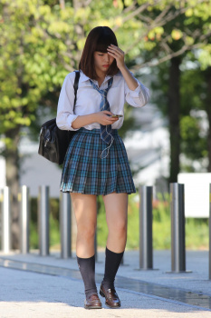 【画像】ソソるよねー暑くなってワイシャツだけになる女子高生の画像