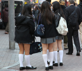 【画像】清純そうな白ハイソックスJKの画像