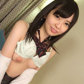 【桜井千春】黒髪清楚な童顔美少女の好奇心旺盛な中出しセックスの画像