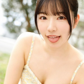 【三浜唯】黒髪清楚な東北美少女の未完成なセックスで生中出しの画像