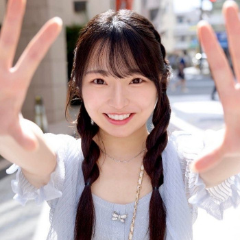 【平山羽那】黒髪清楚な童顔貧乳美少女の全肯定中出しセックスの画像