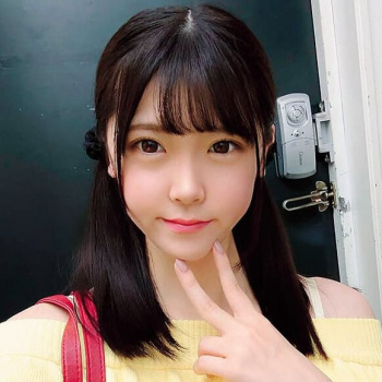 【皆瀬あかり】清楚でキュートな黒髪美少女の誘惑中出しセックスの画像