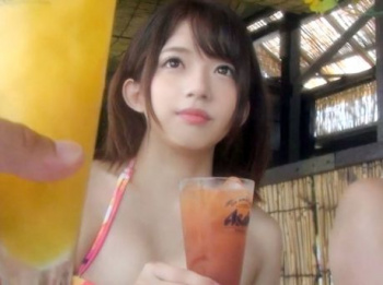 ビキニ素人GALを海ナンパでゲットして濃厚セックス！敏感乳首のＤカップ美乳ボディが激しくピストンでイキ乱れるの画像