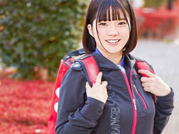 【マジックミラー号】可愛くて大きなおっぱいのスポーツJDが処女男くんの我慢汁溢れっぱなしのおチンポをみて童貞卒業しちゃうの画像