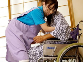 【姫野あやめ】訪問介護でお爺ちゃんのねちねちなクンニに全身びくびく感じてしまう人妻さんの画像