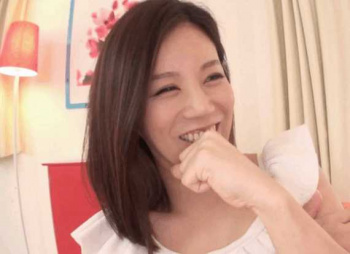 【痴女×熟女ハメ】性欲旺盛な肉食おばさんが若い男を変態責め♡顔面騎乗クンニからちんぐり返しでアナル責め手コキして即ハメ膣内ザーメン発射ＳＥＸの画像