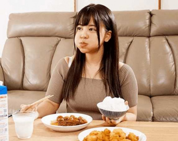 【夕美しおん】むっちりＩカップ爆乳お姉さんが騎乗位ＳＥＸで腰を振りまくり肉厚おっぱいでパイズリしておチンポを包み込むの画像