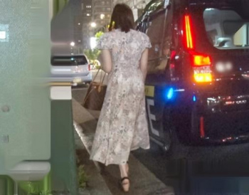 深夜の街中で見つけた２７歳美人お姉さんを自宅に送ったついでに即ハメ成功♡性欲旺盛なスレンダーボディが上目遣いフェラし騎乗位でイキ狂うの画像
