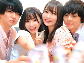 4人の男女が王様ゲームで発情し4P乱痴気に発展！エロ貧乳なシロウト女の子が乳首舐め手コキで巨根懇願…痙攣興奮のケダモノ交尾の画像