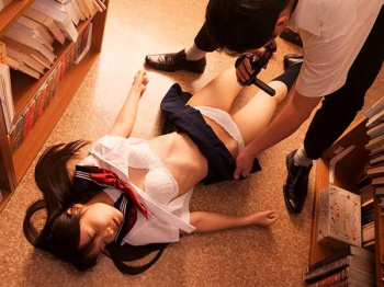 ＜女学生＞睡眠薬で昏睡するえろ巨乳女学生のレ〇プ現場を盗撮…キチガイ教師に脅迫され言いなり奴隷の肉便器調教…＜フェラ＞の画像