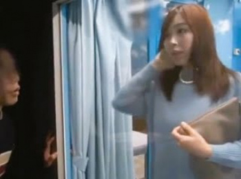 〖マジックミラー号〗寝取られ願望のある夫同士が、妻を騙して公開NTRをこっそり覗き見！の画像