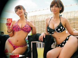 【素人映像】美爆乳で神ナイスバディな女の子2名をナンパ!Hなボディのビキニおアネちゃんさんにドクドクセックス生嵌めw」【盗撮モノ】の画像