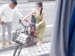 〖奥様ナンパ〗密着ワンピのアラサー妻を発見 顔面発射でフィニッシュしちゃいましたの画像