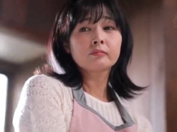 〖四十路熟熟女〗親友のかあちゃんに恋心　イヤらしく熟れた躰は僕の理性を崩壊させるの画像