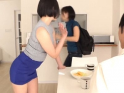 【彼女の母】彼女と間違って彼女のママとSEXしてナカダシしてしまう！娘に内緒でアナル見せつけ誘惑してくる！の画像