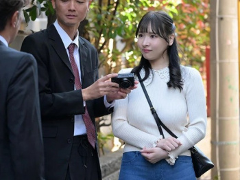【奥様NTR】嫁からメモリアルヌードの提案をされて上司へ相談…スケベデカぱい美熟マダム奥さんが上司の羞恥オイル責めに寝取り不倫墜ちの画像