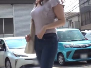 アラフォーに見えない程綺麗な美妖艶を主婦モデルと声をかけマジックミラー号に連れ込み！恥じらう奥様がマイクロ水着を着て浮気SEX.種付の画像