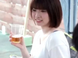 ※NTR※町内会のキャンプで愛する妻が寝取られる…旦那婦で参加したら旦那が酔い潰されてしまいテントの中でドエロおじさんに襲われる！の画像