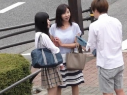 〖マダムﾅﾝﾊﾟ〗仲良し母娘を口説いてアンケート　反り返るイチモツに理性崩壊しちゃいますの画像