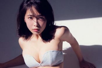 寺本莉緒　輝きと眩しさを増す19歳の新たな魅力。の画像