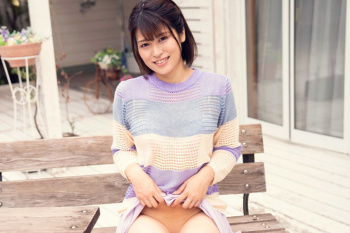 加藤えま　イクメン主夫をまんチラで誘惑する欲求不満な人妻。の画像