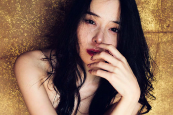 吉高寧々　歴史と伝統に抱かれた密会…禁断にして崇高な裸。の画像