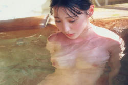 紫堂るい　元グラドルと真冬の駆け落ち。の画像