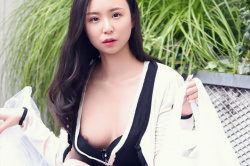 小島あゆ　朝ゴミ出しする近所の遊び好きノーブラ奥さん。の画像