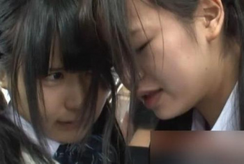 えっち...恥ずかしくて言い出せなかった仲良し2人組...。友達の前で変態に交互にイカされた2人の女子校生。の画像