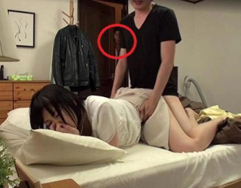 えっち...NTR上映】”夫とのセックスレスを解消したい！”夫が帰宅する時間に、わざと他の男とセックスする妻のドキュメンタリー映像の画像