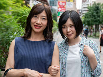 えっち...【母娘ナンパ】仲良し親子ナンパして親子丼生パコ！家族の目の前で生チ〇コ串刺しにされて欲望解放精子大量SEXプレス！の画像