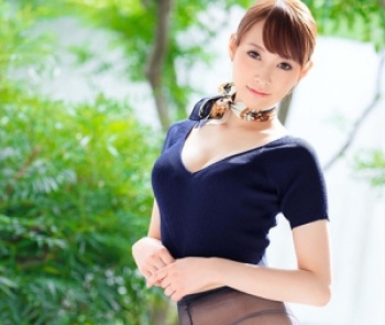 えっち...《デビュー他人妻》敏感妻が豪快にチラつく美乳と大きい瞳で釘付けにし豪快に誘惑しちゃうの画像