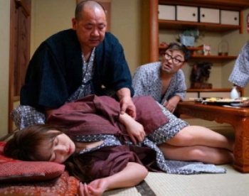 えっち...《輪〇爆乳》エロ乳妻が性処理専用のようにメス扱いを受けて野獣のような相手に服従していくの画像