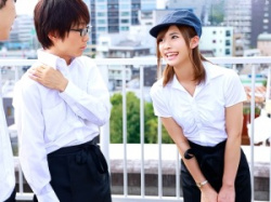 えっち...【NTR】「コンドームつけてくれるならいいよ♡」彼氏持ちのスレンダー女の子がバイト先の後輩くん肉棒挿入される!の画像