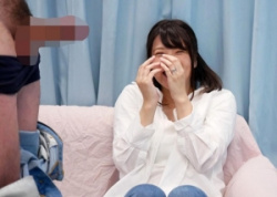 えっち...《奥様ナンパセンズリ鑑賞》美婦人が一番感じれる陰部からじんわりスケベ汁が溢れていき喘ぎまくっちゃうの画像