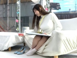 えっち...【MM号】服の上からでもわかるおっぱい大きいJD!密室からの脱出ゲームで制限時間を過ぎてしまう!【素人ナンパ】の画像