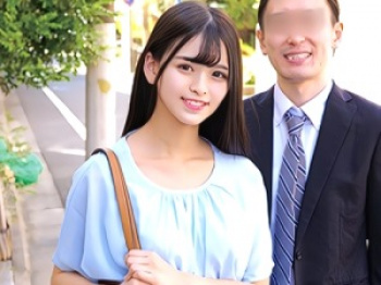 えっち...【素人ナンパ】「勃ってますよ♡」上司と部下がツイスターゲーム！既婚の上司チ〇コを部下のスレンダー女子が手コキ！の画像