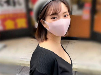 えっち...【他人妻】ミニスカと下乳見えるレースクイーン衣装に着替えたデカ尻スレンダー人妻にチクビ責めチクビ舐めヤッてみたらオナニーしだしたの画像