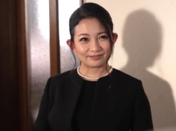 えっち...【嫁の母】「あっ！それはダメ！」嫁の実家で美魔女のお義母さんマンコに肉棒挿入しナマ嵌め！【一色桃子】の画像