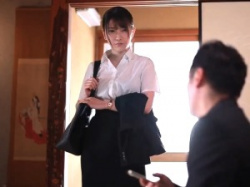 えっち...【出張先相部屋NTR】美巨乳おっぱい！大嫌いな上司の男根でオマンコをピストンされる女の子社員！【宮西ひかる】の画像